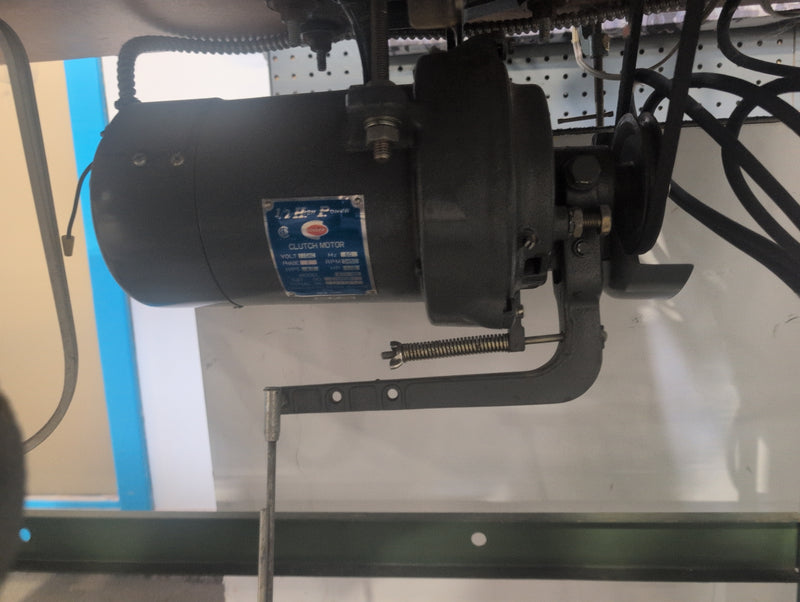 Straight Stitch Industrial Sewing Machine with Table