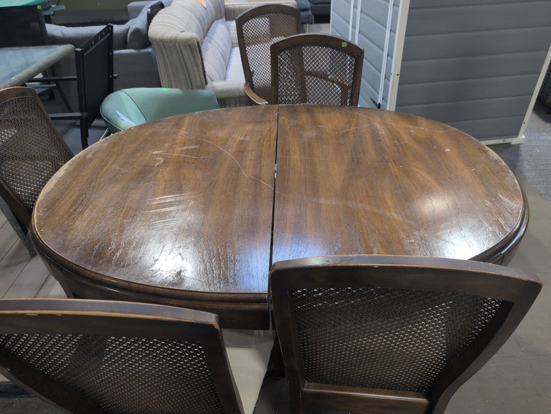 Drexel Heritage Brown Dining Table with 5 Matching Chairs