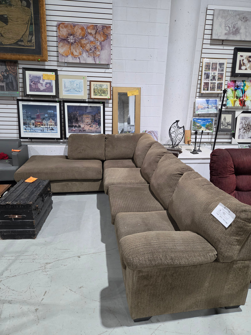 L-Shaped Sectional Sofa with Left-Facing Chaise