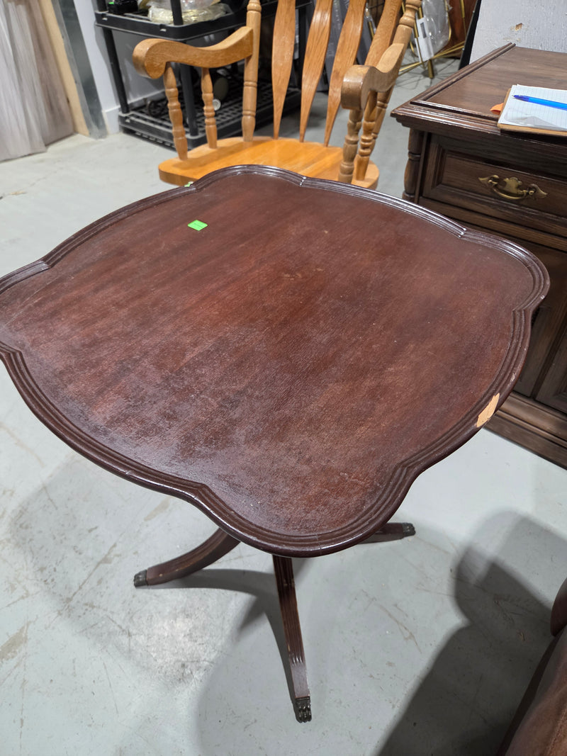 Vintage Traditional Style Piecrust Pedestal Accent Table