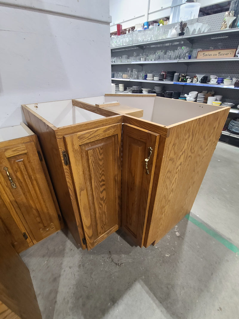 Classic Oak Raised-Panel Kitchen Cabinet Set (13 Pieces Total)