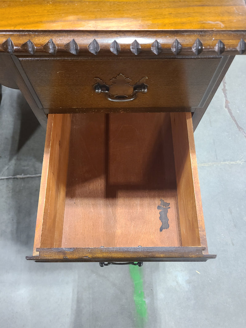 Excellent Condition Vintage Wooden 8-Drawer Pedestal Desk / Vanity