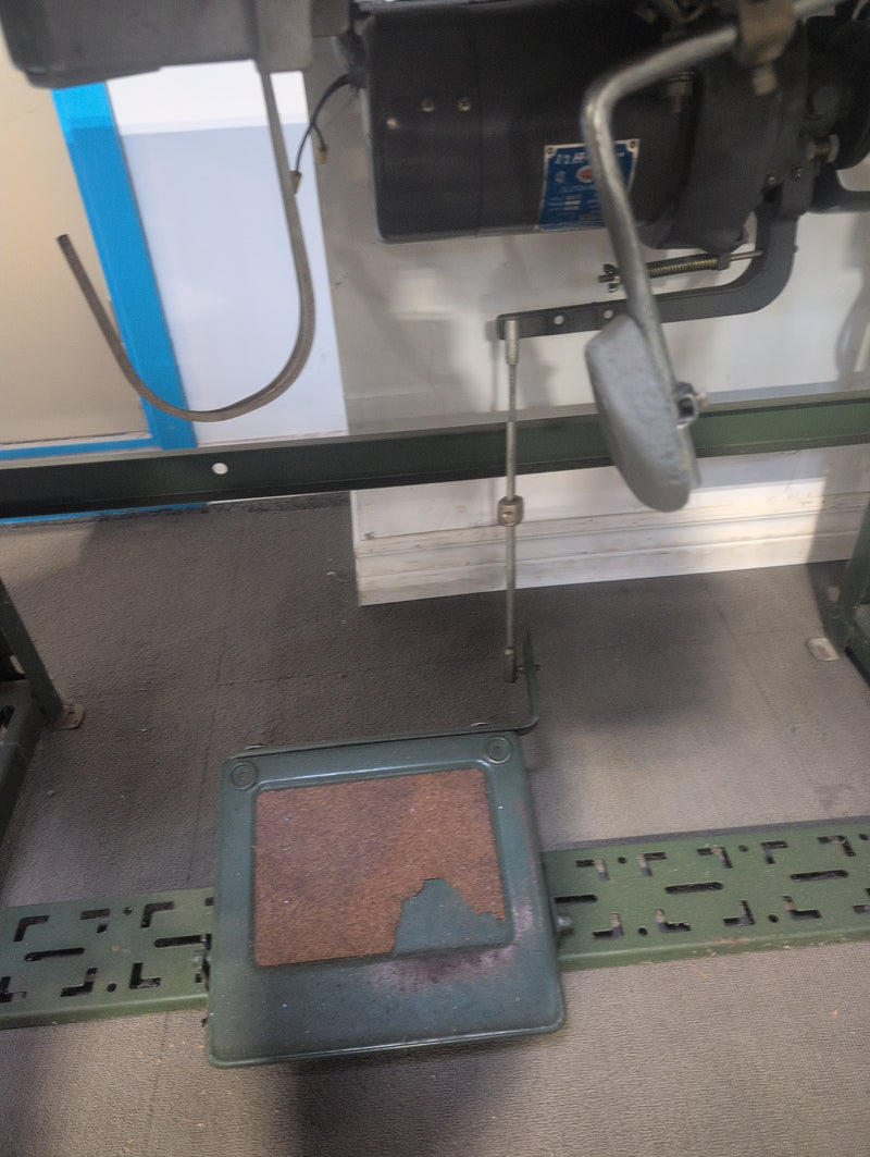 Straight Stitch Industrial Sewing Machine with Table