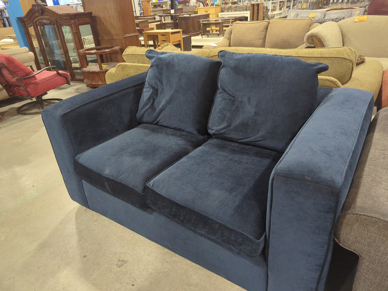 Stylus Sofas Jamie Loveseat in Blue