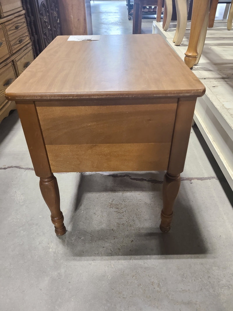Timeless Turned-Leg Wooden End Table with Brass Hardware