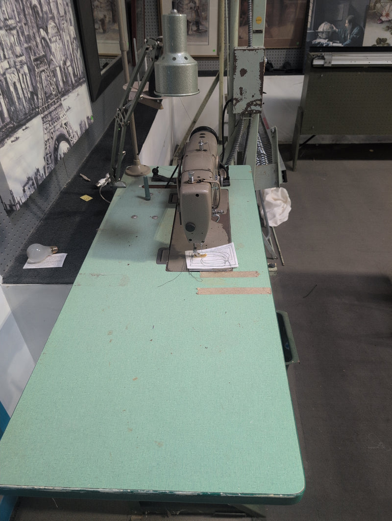 Straight Stitch Industrial Sewing Machine with Table