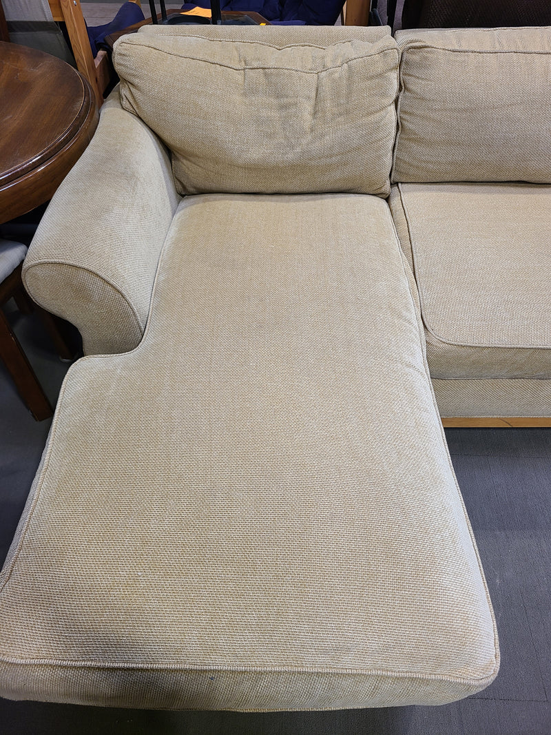 Broyhill 3-Seater Sectional Sofa with Left-Facing Chaise in Yellow