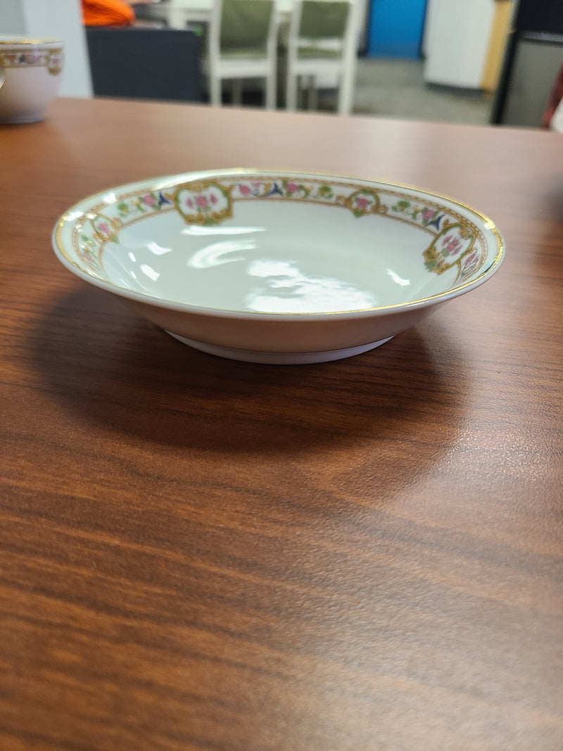 Vintage Bernardaud Limoges Fine China Dinnerware Set – "Doreen" Pattern (36 Pieces)