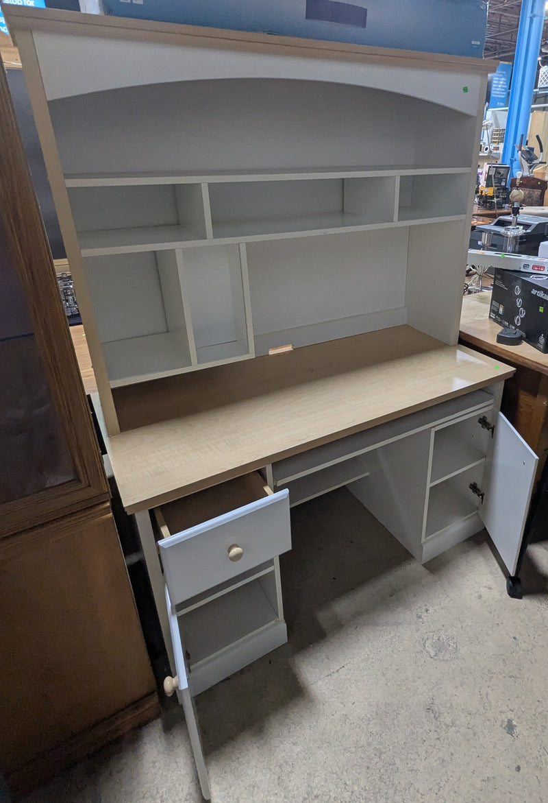 White Computer Desk with Hutch and Beige Tabletop