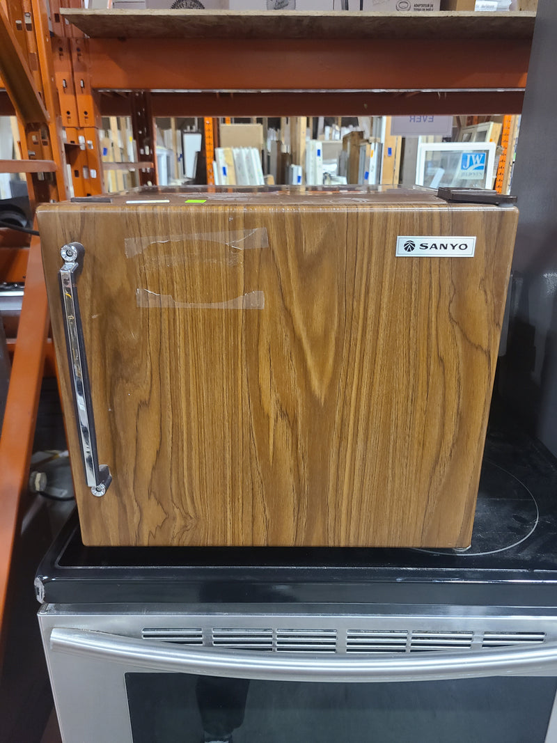 Sanyo Vintage-Style Faux Woodgrain Cube Mini Fridge