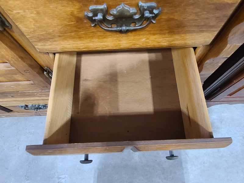 Rustic Vintage Wooden Dresser Sideboard / Credenza
