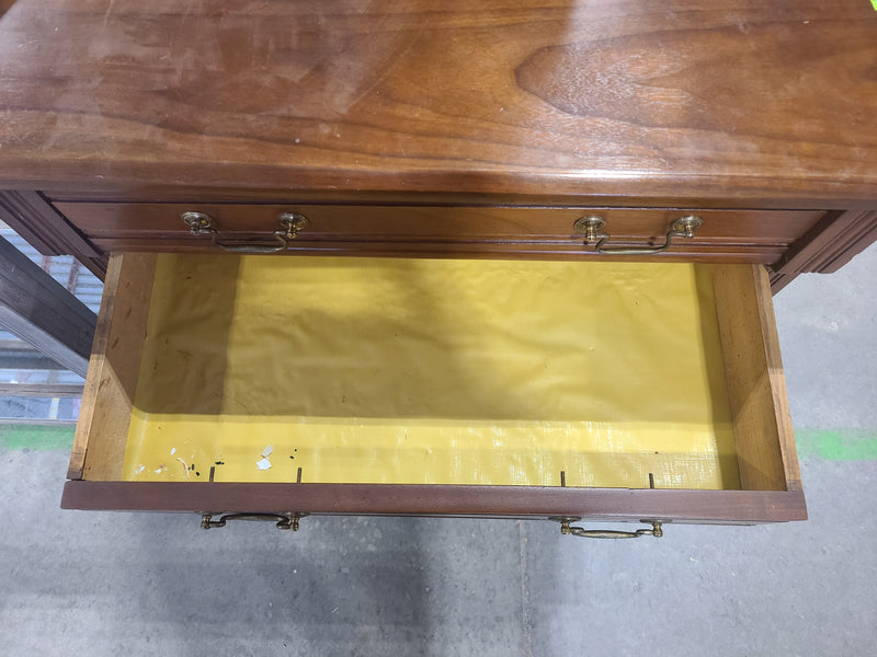 Vintage Style Wooden Accent Cabinet / Nightstand with Storage