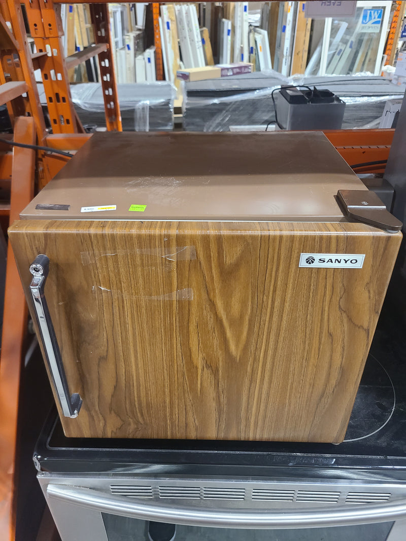Sanyo Vintage-Style Faux Woodgrain Cube Mini Fridge
