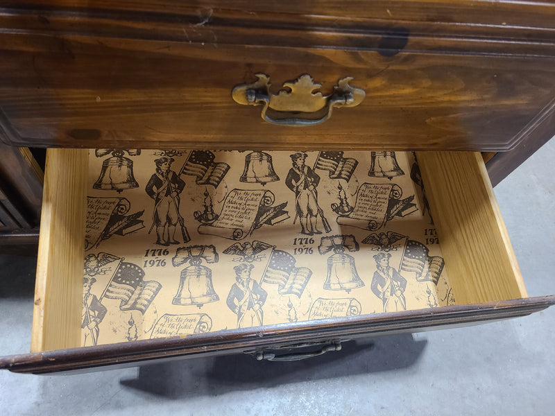 Great Condition Vintage Broyhill Bicentennial 7-Drawer Pine Dresser