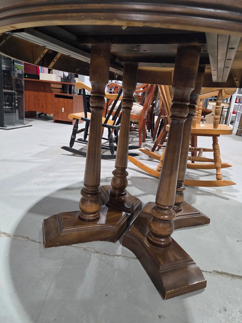 Traditional Round Wooden Pedestal Dining Table