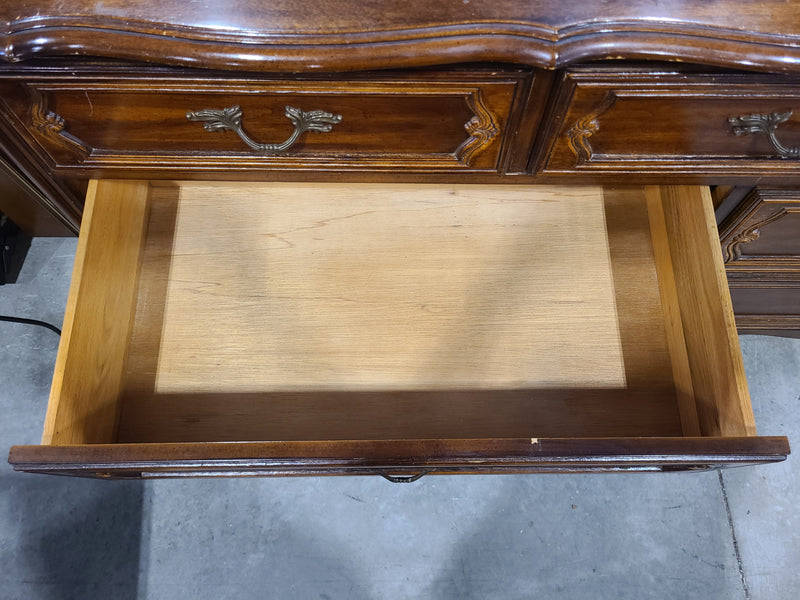 French Provincial Traditional Wood 7-Drawer Double Dresser