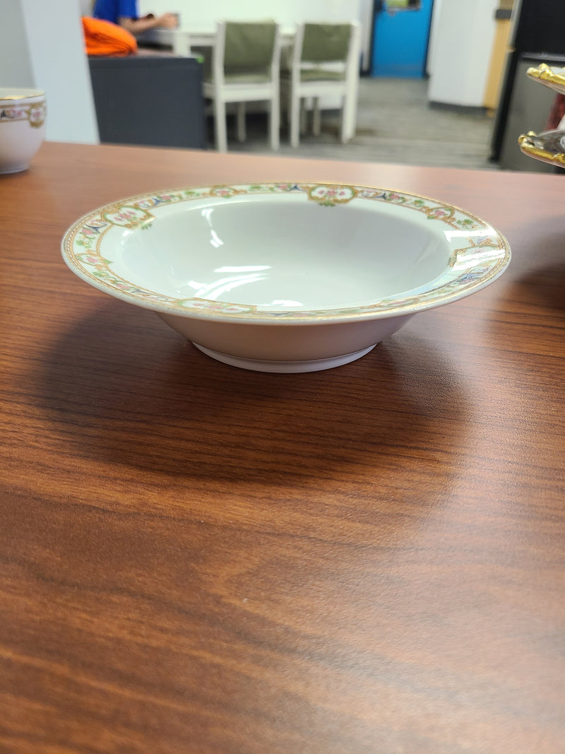 Vintage Bernardaud Limoges Fine China Dinnerware Set – "Doreen" Pattern (36 Pieces)