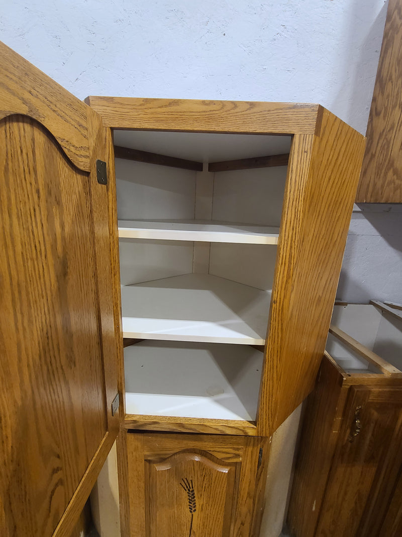 Classic Oak Raised-Panel Kitchen Cabinet Set (13 Pieces Total)