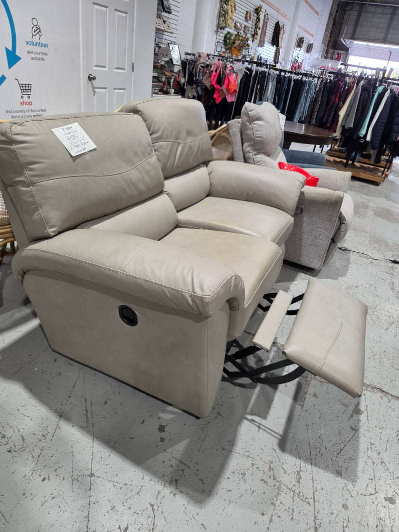 La-Z-Boy Dual-Reclining Loveseat
