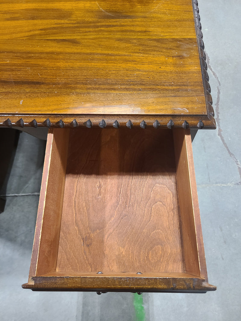Excellent Condition Vintage Wooden 8-Drawer Pedestal Desk / Vanity