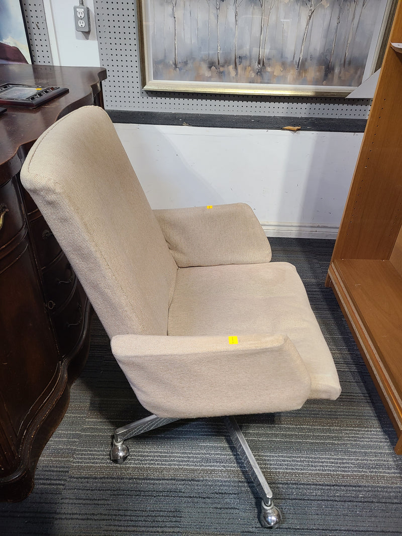Mid-Century Modern Inspired Swivel Office Chair