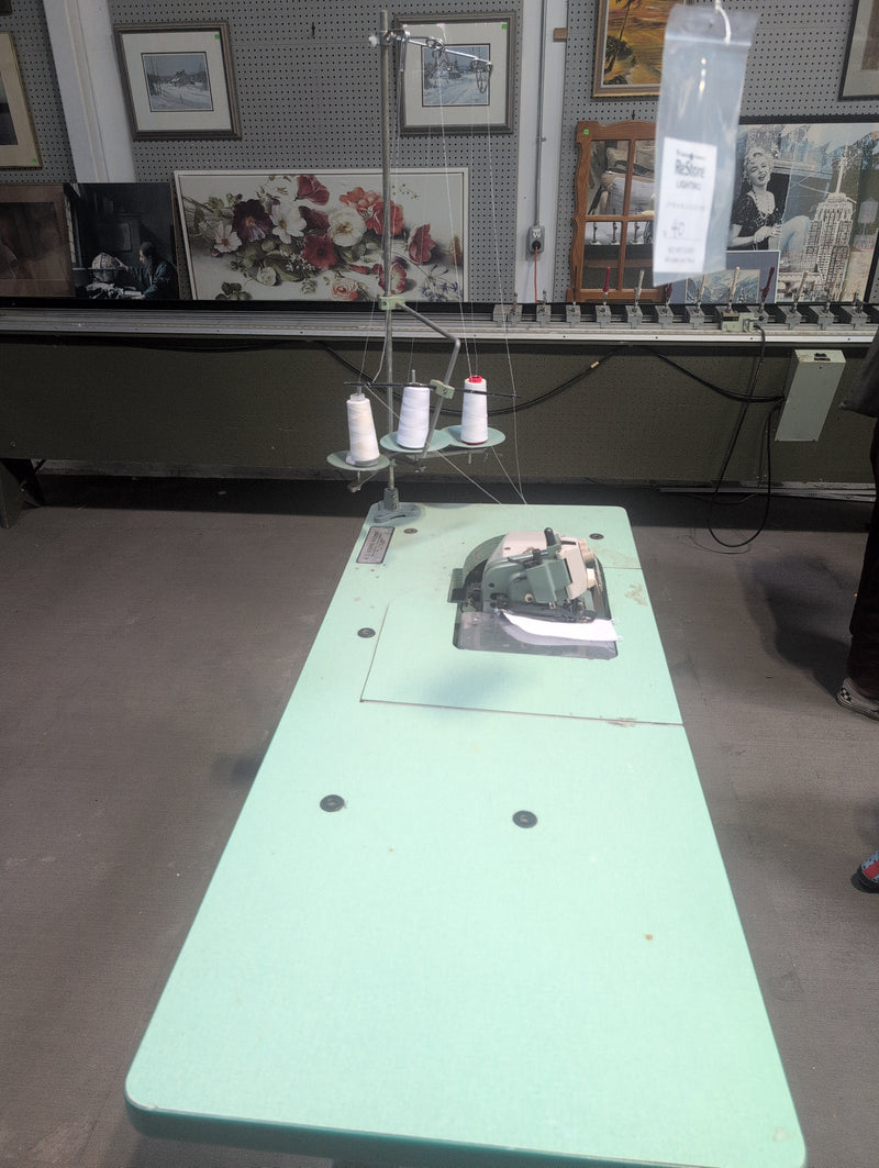 Overlocker Industrial Sewing Machine with Table