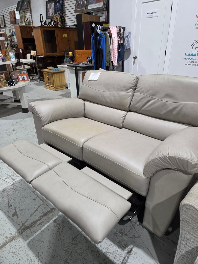 La-Z-Boy Dual-Reclining Loveseat