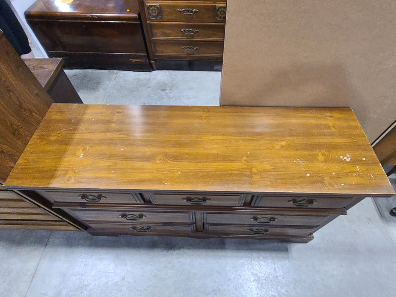 Great Condition Vintage Broyhill Bicentennial 7-Drawer Pine Dresser