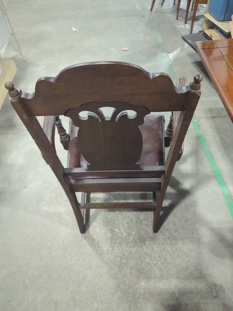 Large Wooden Dining Table with Built-in Leafs and 5 Dining Chairs
