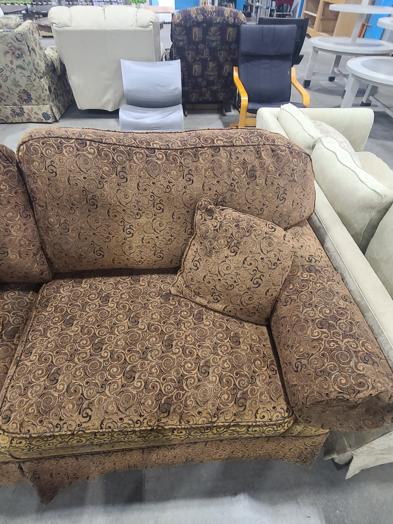 Traditional Swirl Pattern Upholstered Sofa with Throw Pillows in Brown & Gold