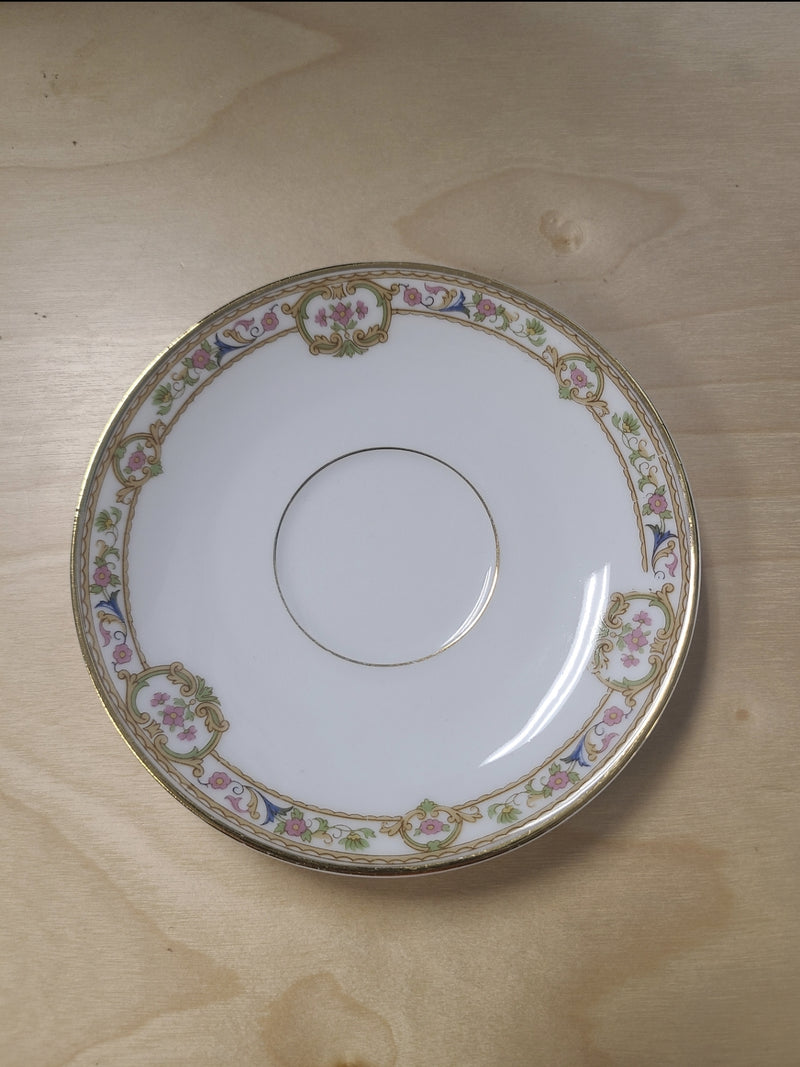 Vintage Bernardaud Limoges Fine China Cream Soup Specialty Set – "Doreen" Pattern (18 Pieces)