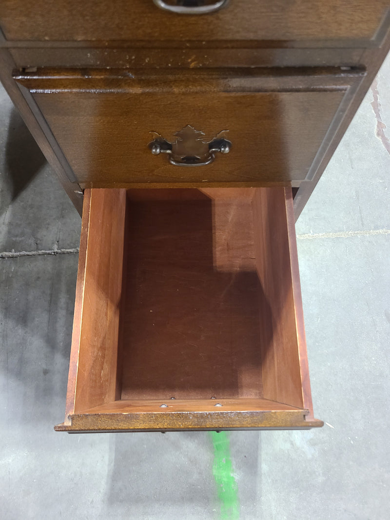 Excellent Condition Vintage Wooden 8-Drawer Pedestal Desk / Vanity