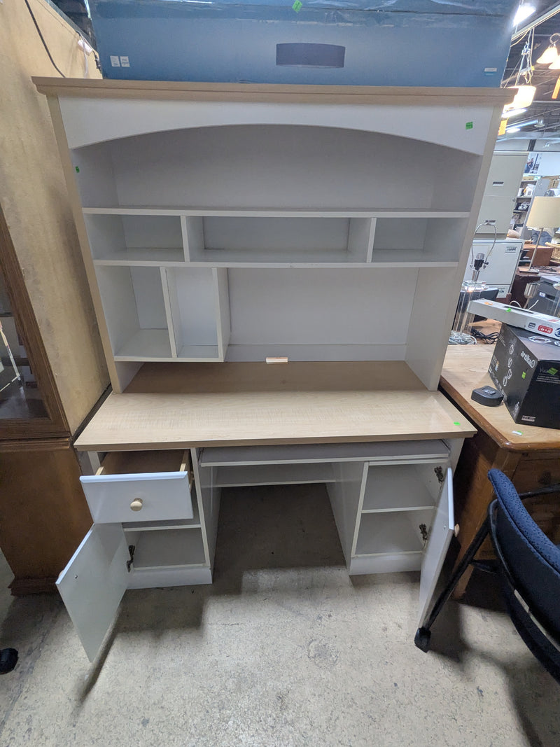 White Computer Desk with Hutch and Beige Tabletop
