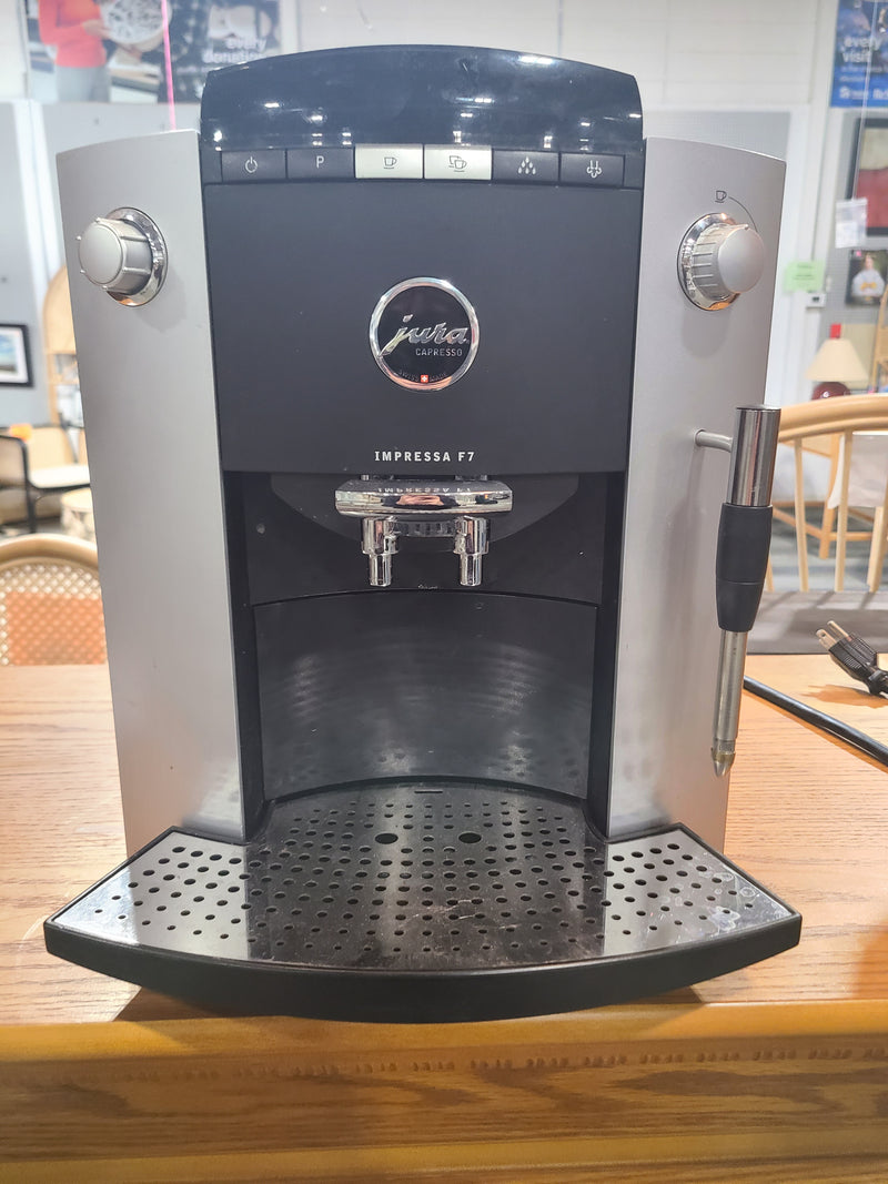 Jura Capresso IMPRESSA F7 Super-Automatic Espresso Machine – Silver/Black