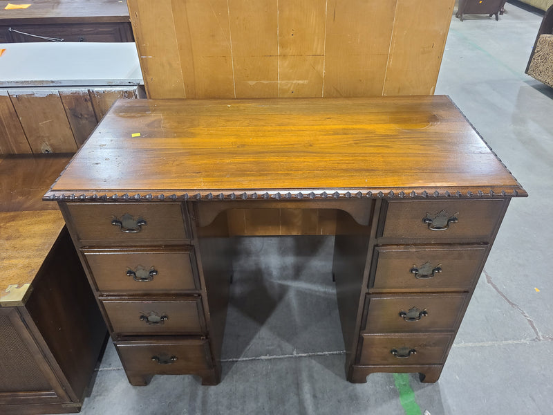 Excellent Condition Vintage Wooden 8-Drawer Pedestal Desk / Vanity