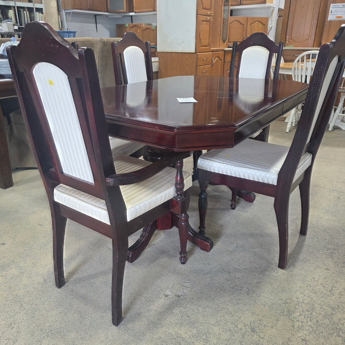 Mahogany Dining Table/ 5 Chairs