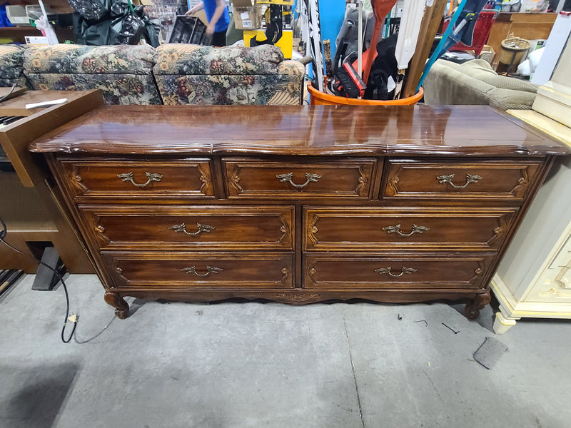 French Provincial Traditional Wood 7-Drawer Double Dresser