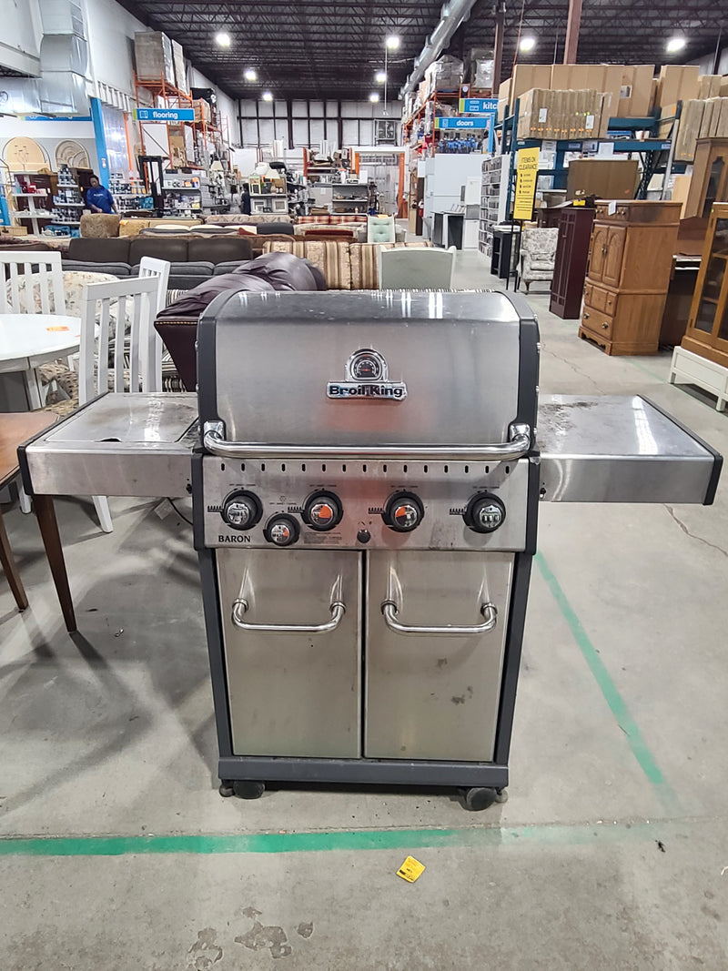 Good Condition Broil King Baron Stainless Steel 4-Burner Propane BBQ Grill with Side Burner