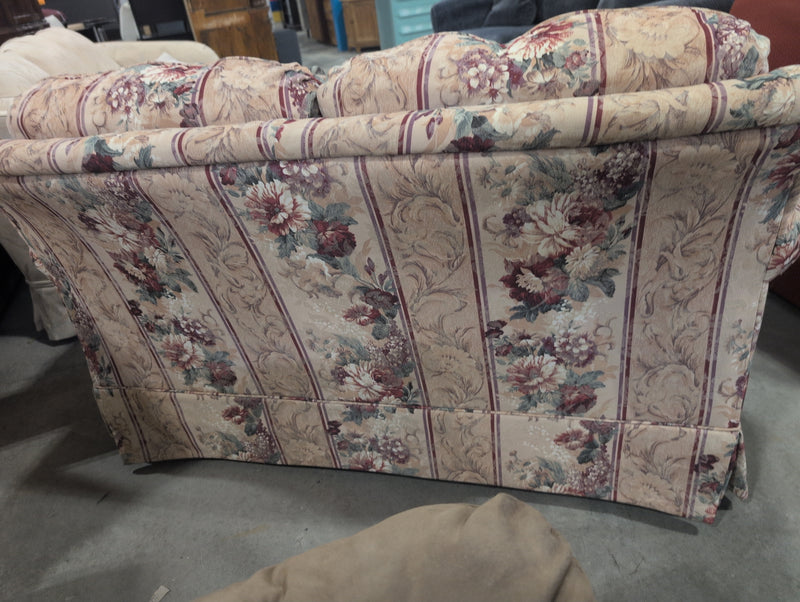 Traditional Floral Loveseat