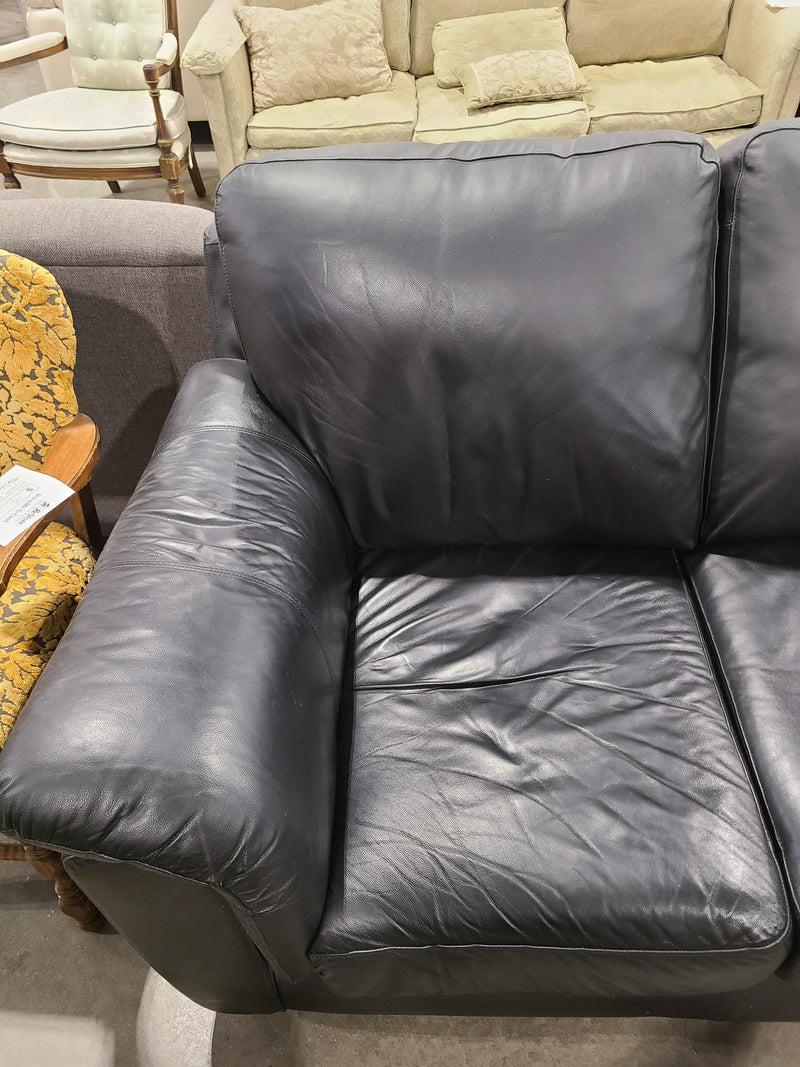 Classic Black Leather 2-Cushion Loveseat