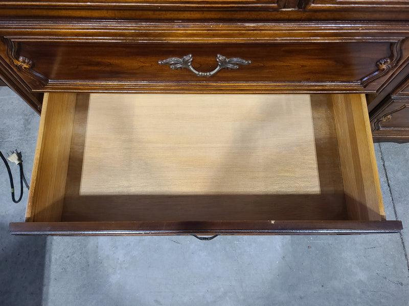 French Provincial Traditional Wood 7-Drawer Double Dresser