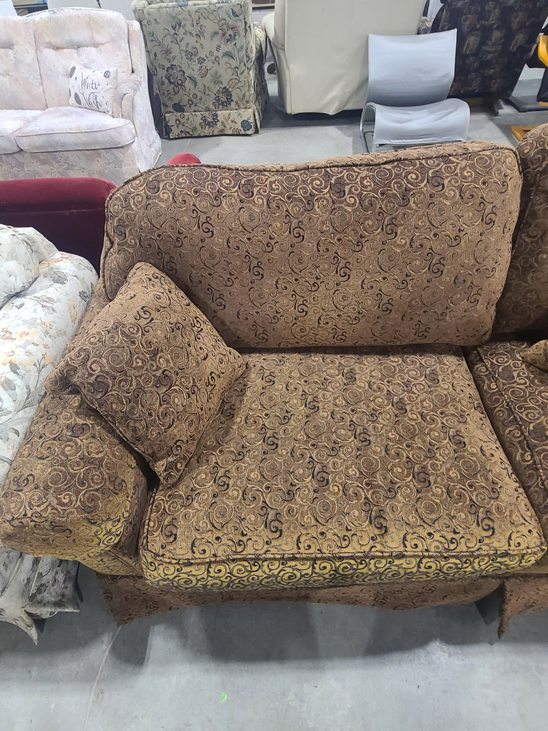 Traditional Swirl Pattern Upholstered Sofa with Throw Pillows in Brown & Gold