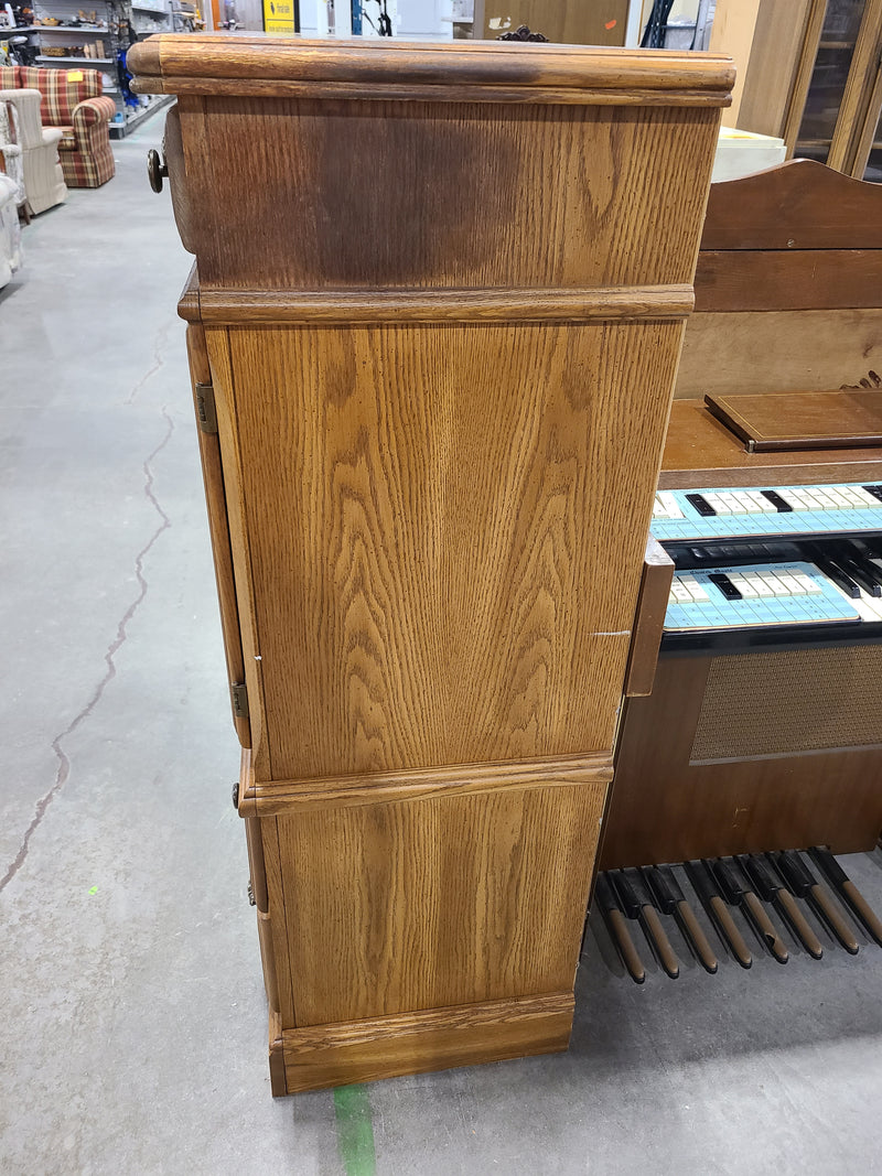 Traditional Oak Gentleman’s Chest Armoire