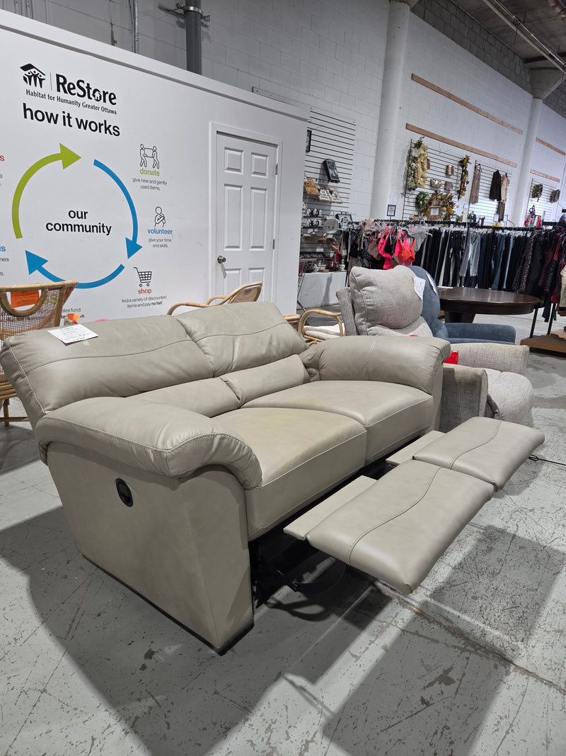 La-Z-Boy Dual-Reclining Loveseat
