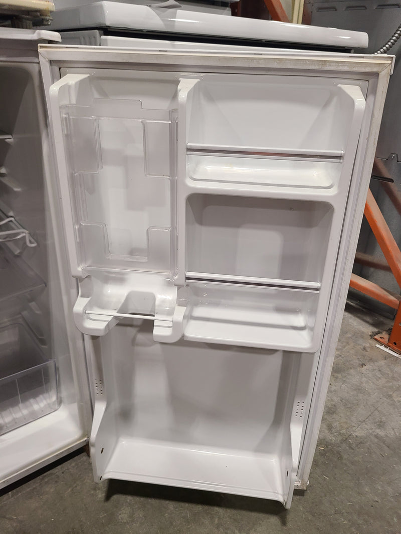 Sanyo Auto Defrost Compact Mini Fridge in White