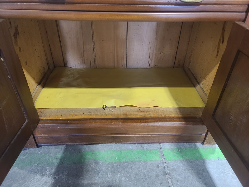 Vintage Style Wooden Accent Cabinet / Nightstand with Storage