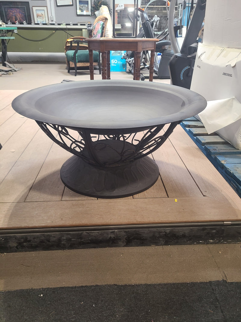 Classic 30-Inch Decorative Scroll Steel Wood-Burning Fire Pit with Spark Screen