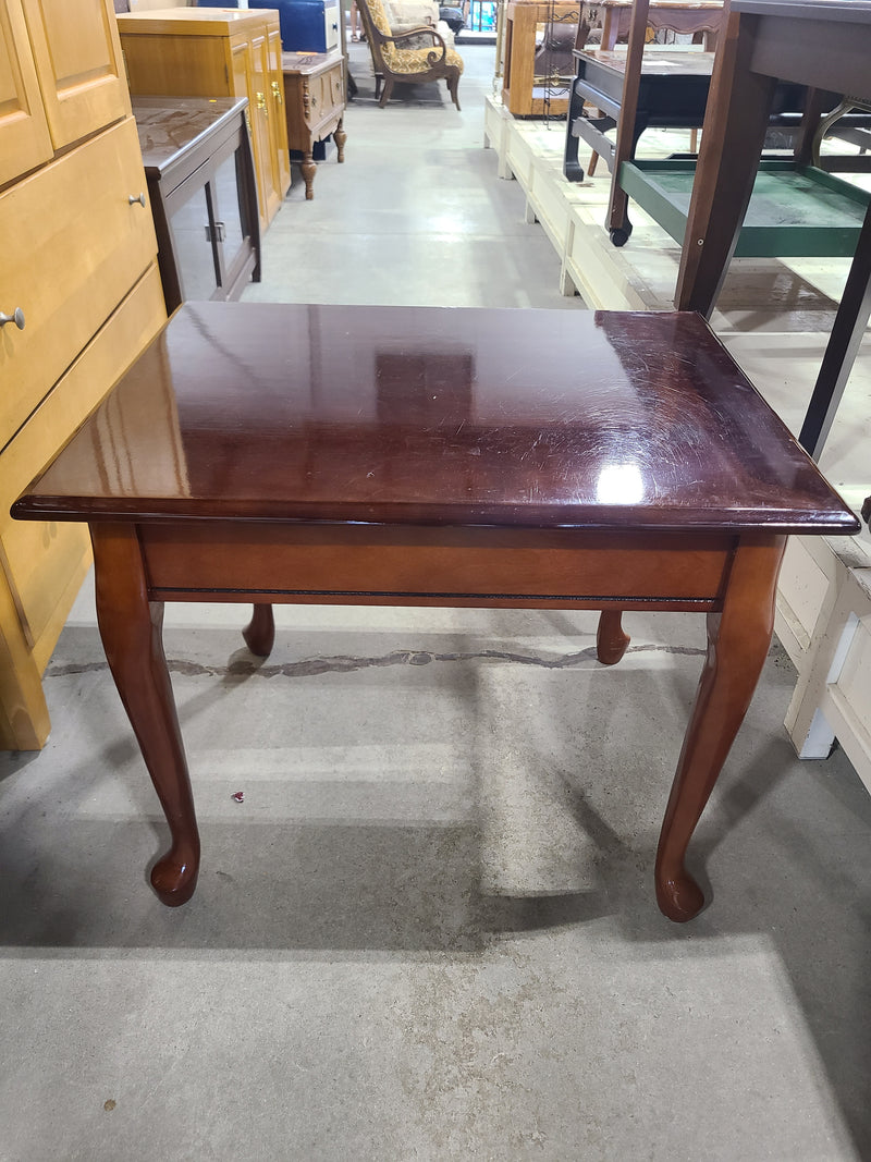 Queen Anne Style Wood End Table with Drawer in Brown