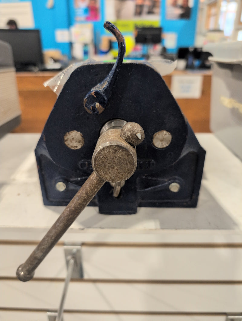 Heavy Duty Iron Bench Vice Clamp with Wide Jaws