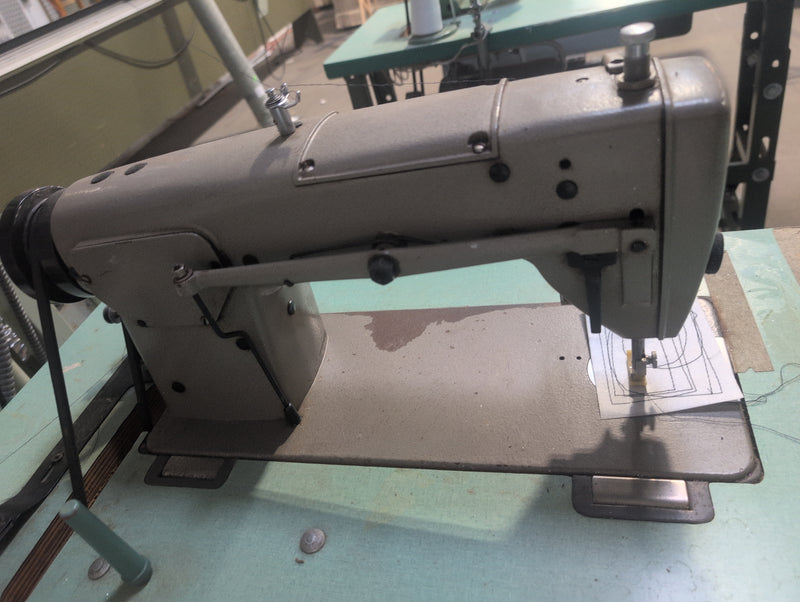 Straight Stitch Industrial Sewing Machine with Table